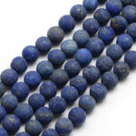 Korálky lapis lazuli.