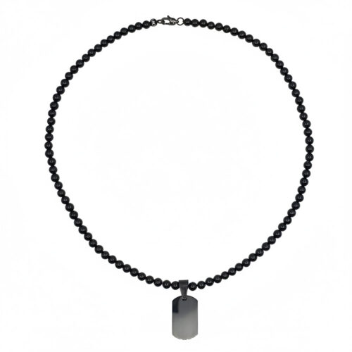 Ručne vyskladaný náhrdelník APEX z korálok minerálu onyx čierny. Dominuje mu jednoduchý prívesok v tvare vojenskej známky / dog tag z kvalitnej nehrdzavejúcej ocele dostupný v zlatej, striebornej alebo čiernej farbe.